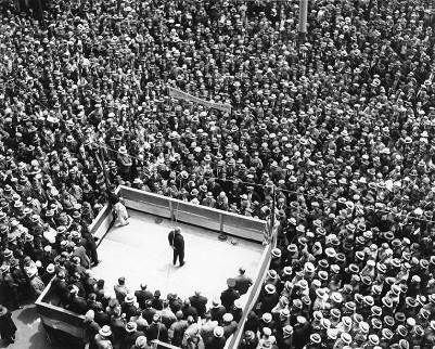 Thumbnail of photo showing 1932 rally